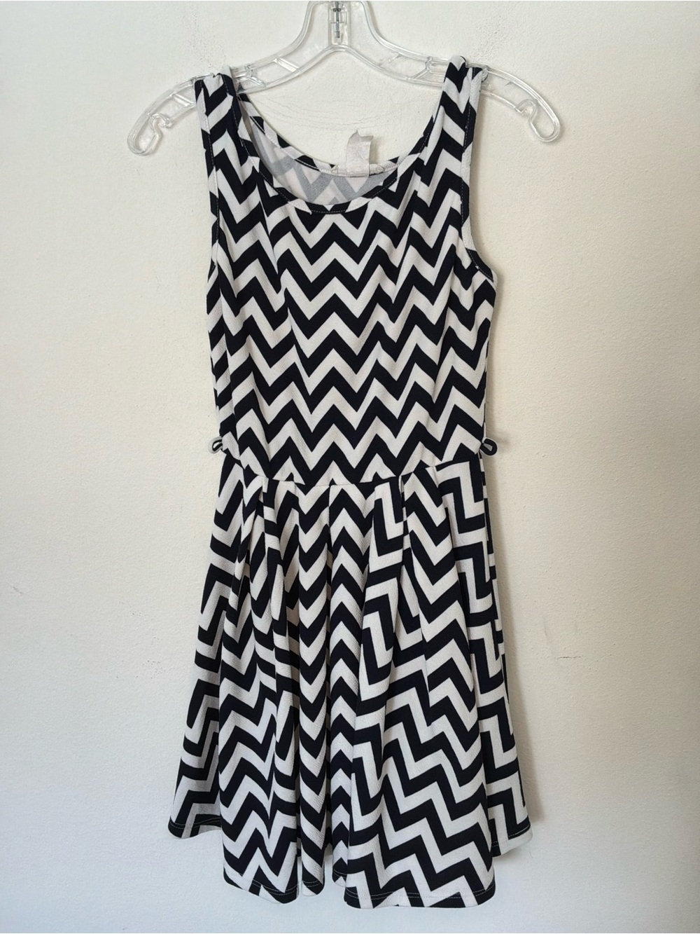 Wild Daisy Black & White Chevron Fit & Flare Sleeveless Dress | Women’s Large